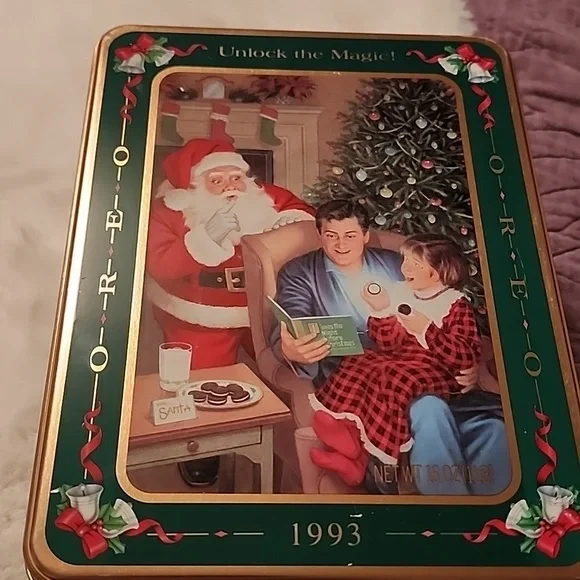 OREO UNLOCK THE MAGIC TIN CHRISTMAS CAN. 1993 - Picture 7 of 7